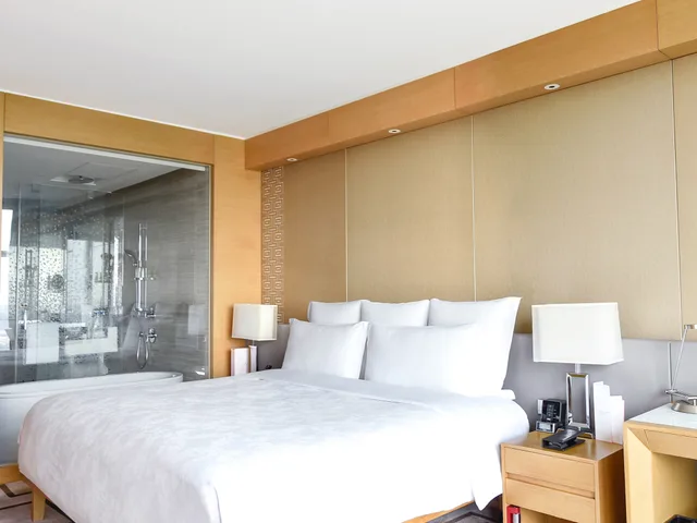 غرفة ديلوكس بسرير مزدوج بإطلالة على المدينة، Langham Place Hotel Guangzhou 1/1