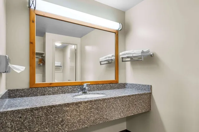 Standard, King Bed, Ground Floor, Best Western Lee's Motor Inn 3/5