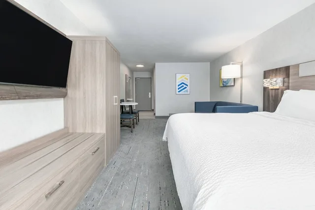 جناح بسرير كينج مع أريكة، Holiday Inn Express Hotel Suites Valparaiso 3/6