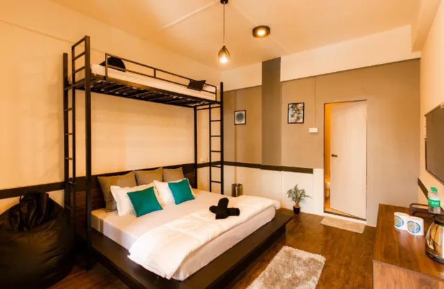 Premium, Locomo Hostel - Mumbai Airport 1/3