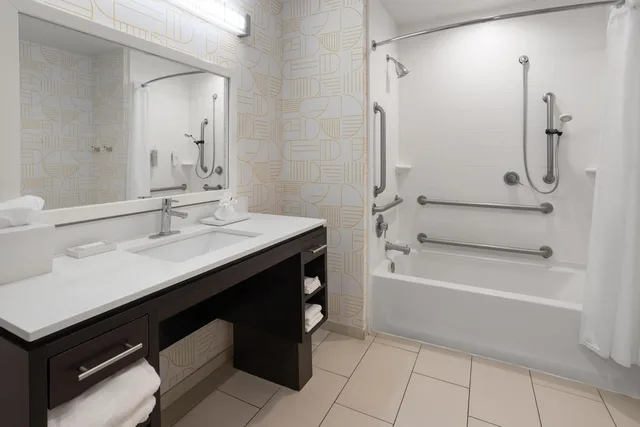 Suite, King Bed, Bathtub, Accessible, Home2 Suites By Hilton Meridian 6/8