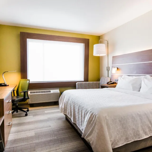 غرفة سوبيريور بسرير كينج، HOLIDAY INN EXPRESS & SUITES WEST EDMONTON-MALL AREA 2/4