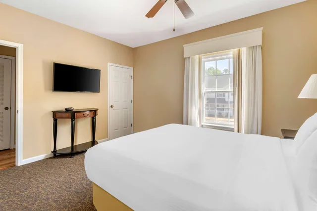 2 Bedrooms, Upstairs, Deluxe, King and Queen Bed، Hilton Vacation Club The Historic Powhatan Williamsburg 1/14