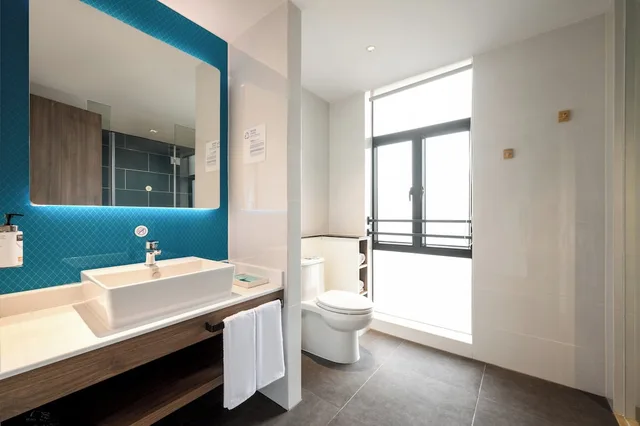 غرفة قياسية بسريرين منفصلين بإطلالة على الجبل، Holiday Inn Express Jiangmen Jianghai 6/6