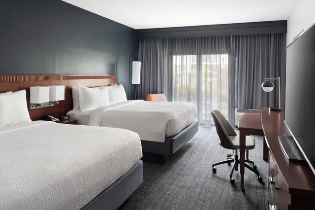 جناح بسريرين مزدوجين مع أريكة، Courtyard by Marriott West Palm Beach 1/8