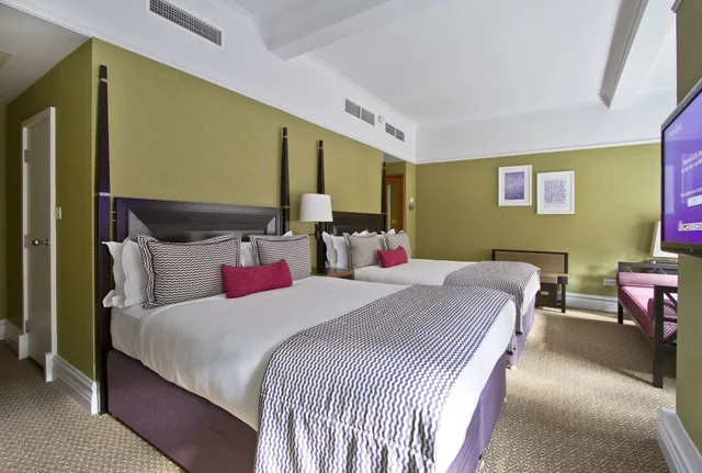 غرفة عائلية بسريرين كوين بإطلالة على الفناء، ST ERMINS HOTEL 6/9