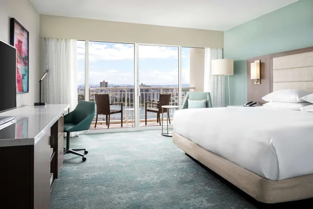 جناح جونيور عائلي بسرير كينج وسرير كينج وسريرين مزدوجين مع أريكة، Caribe Hilton 1/5