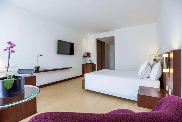 Standard, Double Bed, with Extra Bed, NH Bogota Urban 93 Royal 2/4