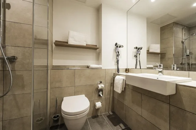 غرفة قياسية بسريرين منفصلين في طابق مرتفع، HARBR. hotel Konstanz 7/8