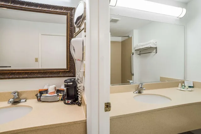 غرفة قياسية بسريرين كوين، Quality Inn Mount Vernon 4/6