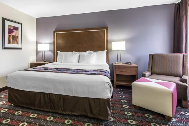 Suite, King Bed, Sofa, Comfort Inn Tulsa Midtown 4/6