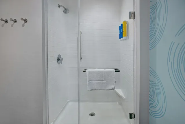 غرفة بسرير كينج، Tru by Hilton Austin Airport, TX 4/4