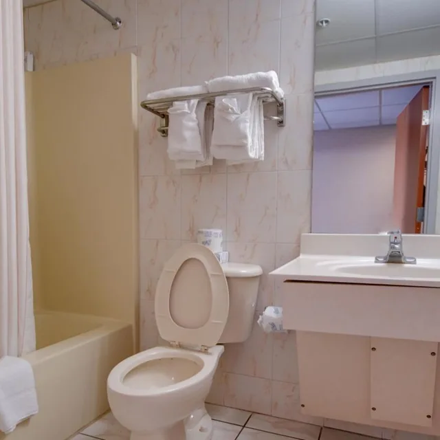 غرفة بسرير كوين لذوي الإعاقة، Ocean 1 Hotel and Suites 3/5