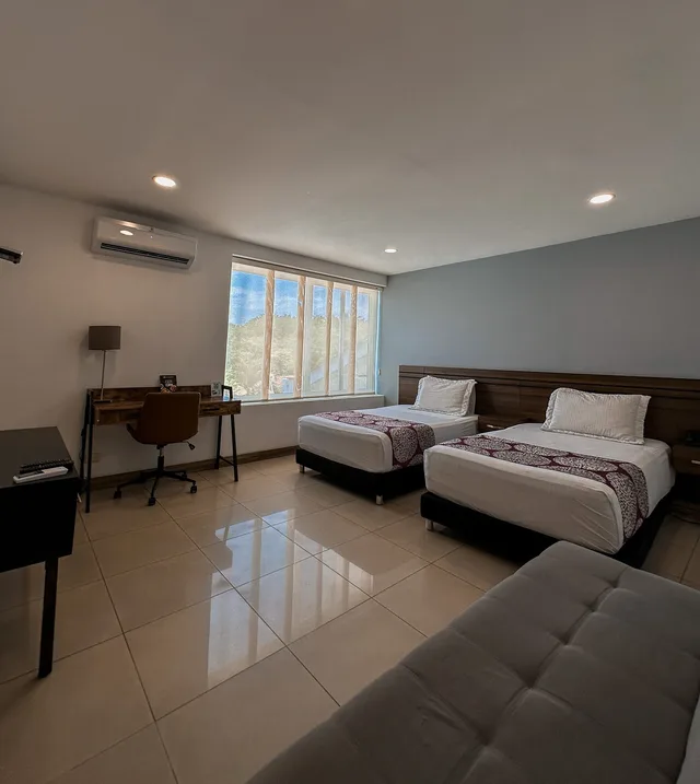 غرفة قياسية بسريرين منفصلين وسرير كوين، Malik Hotel Boutique 3/10