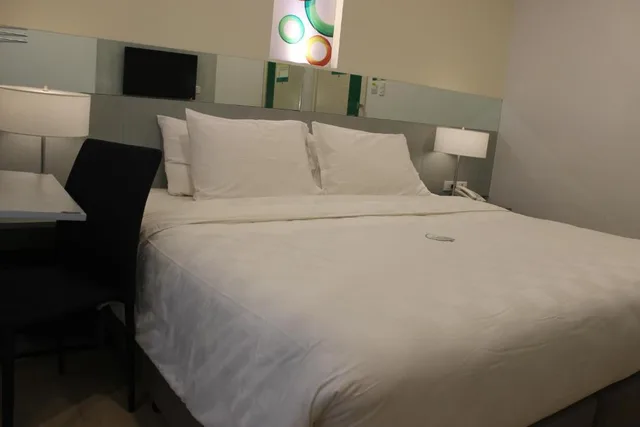 غرفة بسرير كينج، Go Hotels Butuan 1/3