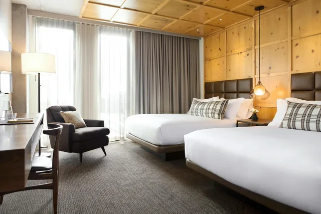 غرفة بسريرين كوين لذوي الإعاقة، Limelight Hotel Denver 1/9