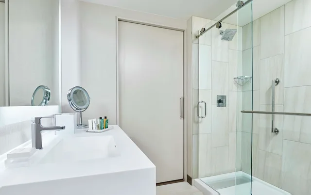Ambassador, Suite, King Bed, Accessible, Hilton Cleveland Downtown 7/7
