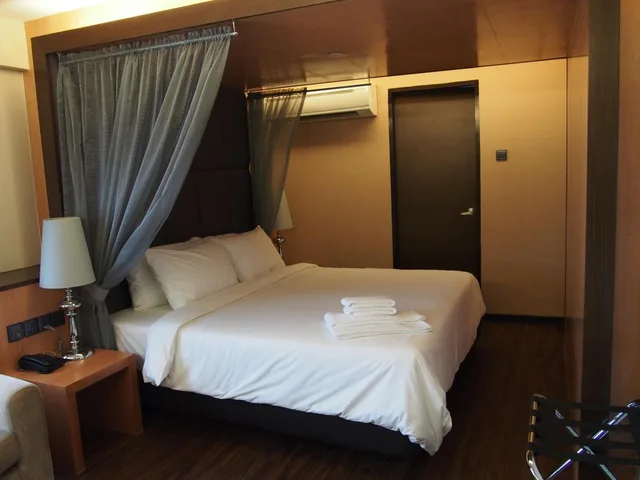 جناح جونيور، C Haya Hotel 1/5