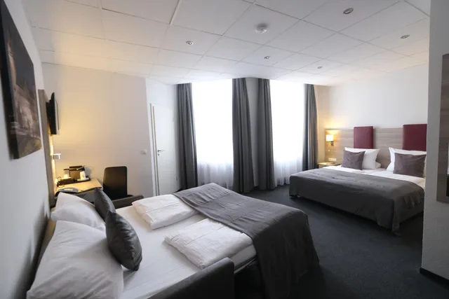 غرفة رباعية، TOP Hotel Hohenstaufen 2/8