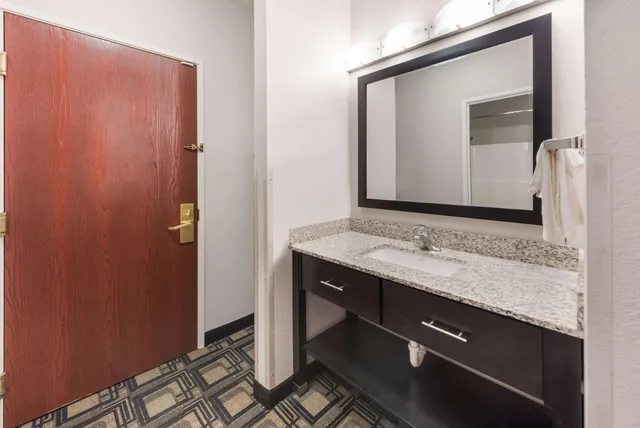 غرفة بسرير كينج، Suburban Studios Mason Hwy 42 7/10