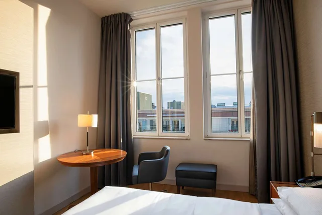 غرفة بسرير كوين، Hilton Cologne Hotel 2/6