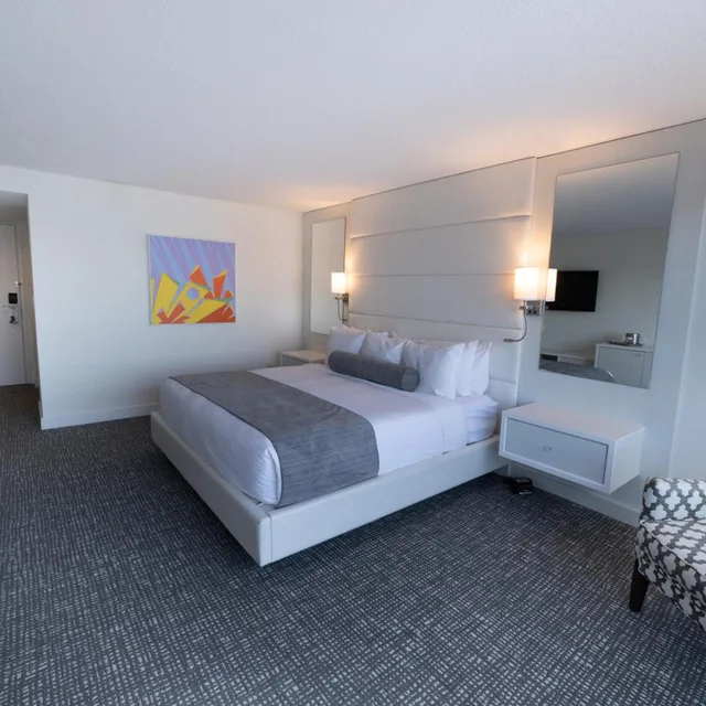 Deluxe, King Bed, The Oyster Point Hotel 1/2