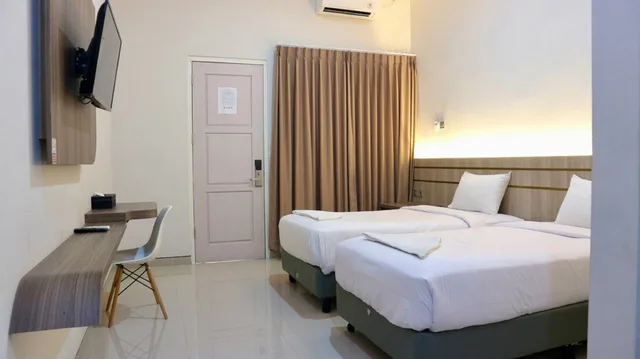غرفة ديلوكس، El Malik Hotel Sumenep 1/4