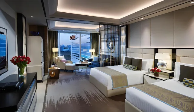 Sky, Studio, 1 King and 2 Double Beds، Solaire Resort Entertainment City 2/3