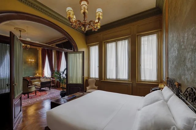 Serenissima, Suite, Queen Bed, Hotel Locarno 2/10