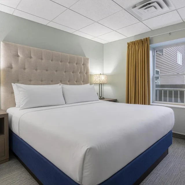 2 Bedrooms, Suite, Cherry Tree Inn & Suites 1/4