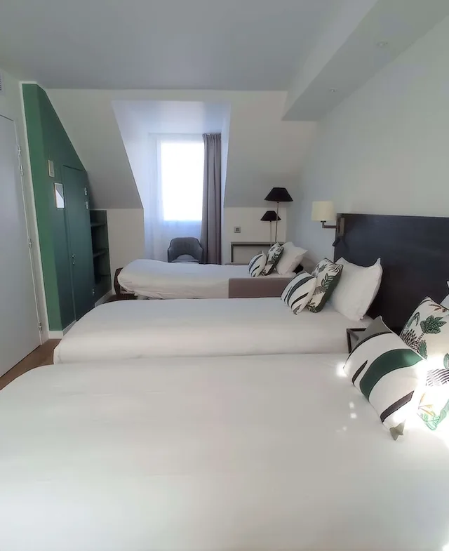 استوديو بثلاثة أسرّة مع أريكة، Hotel Kyriad Crepy En Valois 1/3