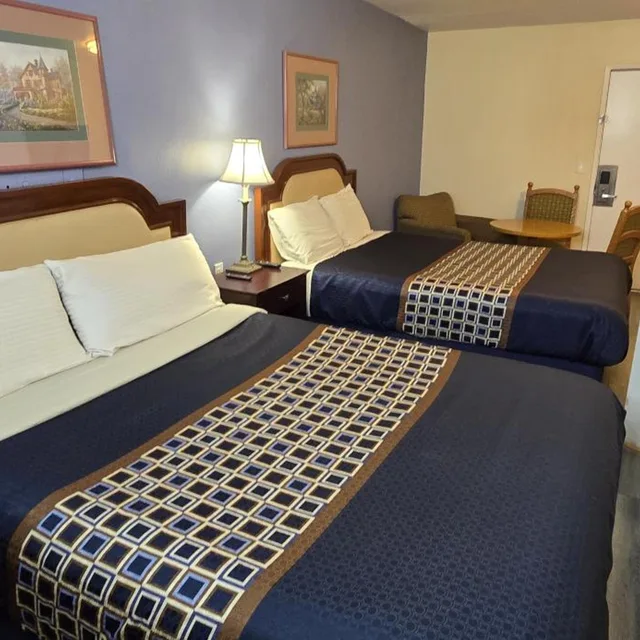 Suite, 1 King and 2 Double Beds, Rodeway Inn & Suites Blythe I-10, CA 15/18