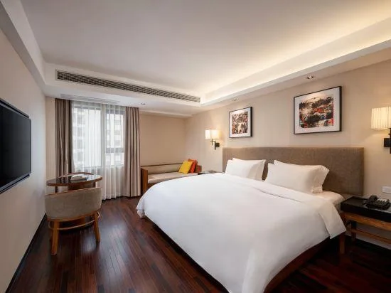 Four Seasons, City, Queen Bed, SSAW Boutique Hotel Sanya (Da Dong Hai Branch) 1/1