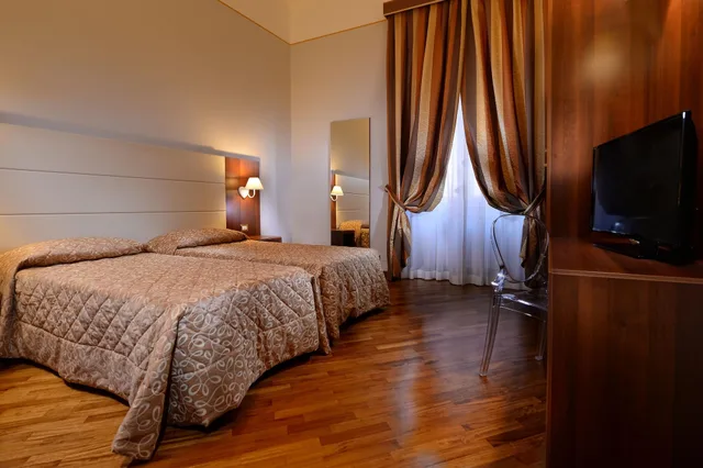 جناح عائلي بغرفتي نوم، Hotel Golden 4/6