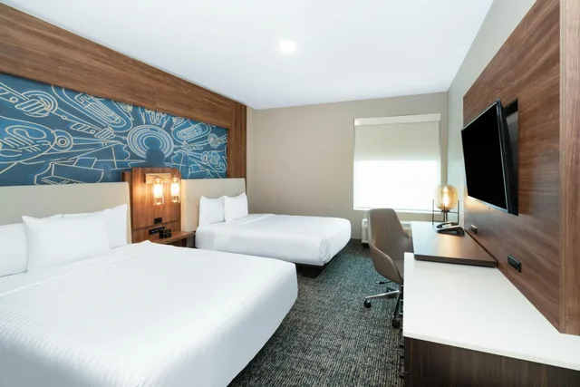 غرفة بسرير كوين لذوي الإعاقة، La Quinta Inn Suites By Wyndham Nashville Downtown Stadium 1/7