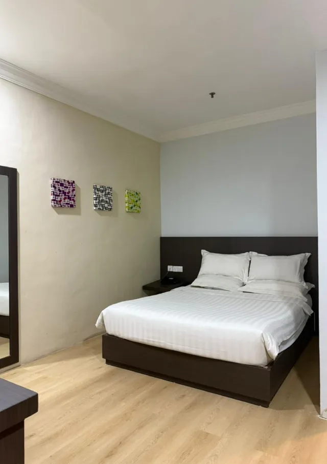 Standard, King Bed, Queen Bed, No Window، Penview Hotel 1/2