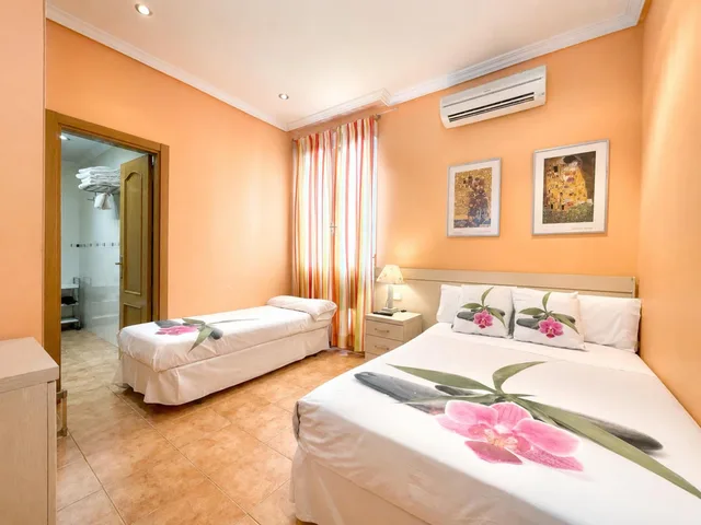 Room, Triple, 3 Beds, Hostal Luz 2/2
