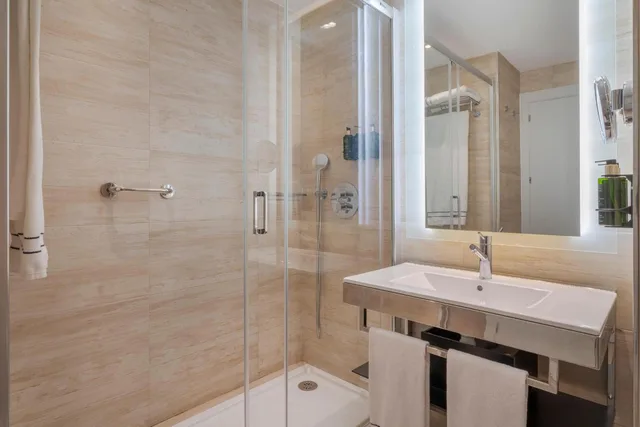 جناح جونيور تنفيذي مع أريكة، Melia Alicante 8/9