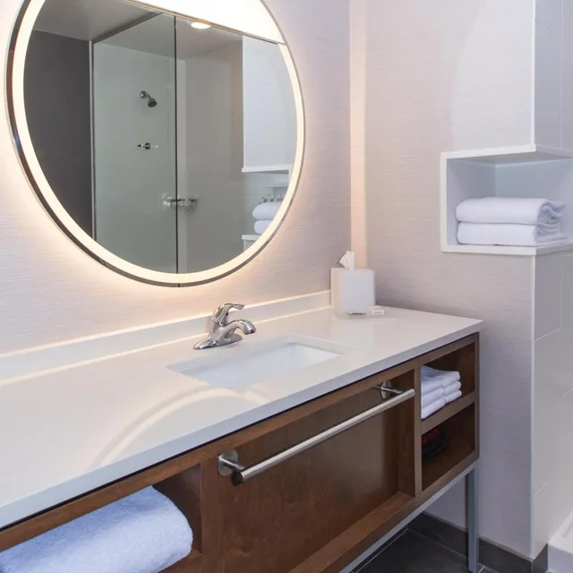 جناح بسرير كوين مع أريكة، Courtyard by Marriott Rapid City 4/4