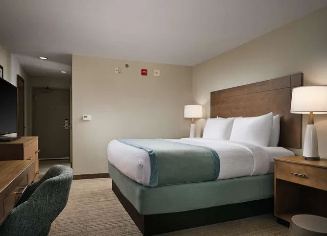 غرفة بسرير كينج، Best Western Plus Desoto 3/4