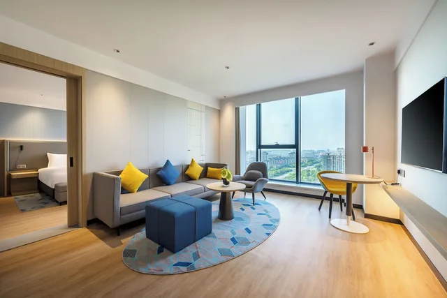 جناح بسرير كينج بإطلالة على البحيرة بغرفة نوم واحدة، Holiday Inn Express Zhoukou Dancheng 2/3