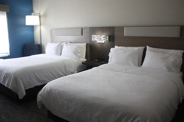 Standard, Holiday Inn Express Hotel & Suites Shamrock North 3/9