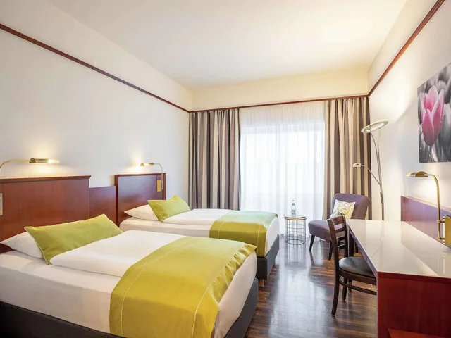 غرفة كلاسيكية بسريرين منفصلين بإطلالة على المدينة، Mercure Hotel Bad Oeynhausen City 1/2