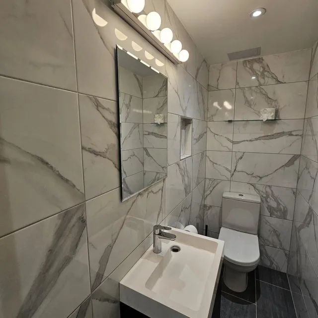 Semi Basement, Family, Private Bathroom، George 7/7
