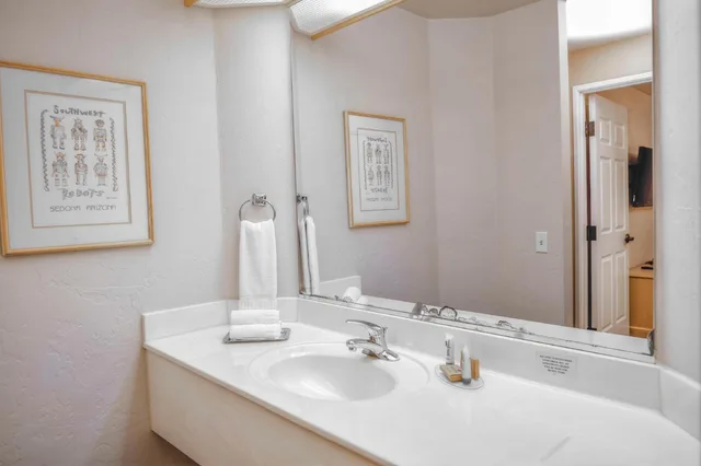2 Bedrooms, Suite, King Bed, 2 King Beds, Sofa, Hilton Vacation Club Varsity Club Tucson 6/10