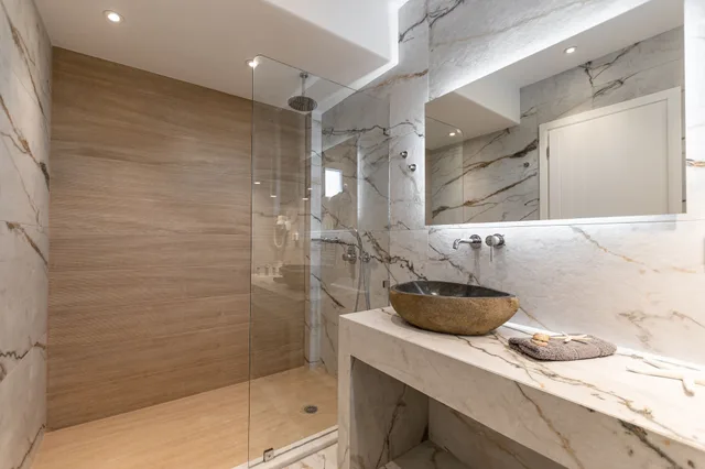 جناح رومانسي بسرير كوين بإطلالة على البحر بغرفة نوم واحدة بجاكوزي، Sea & Olives Holiday Villas 3/4