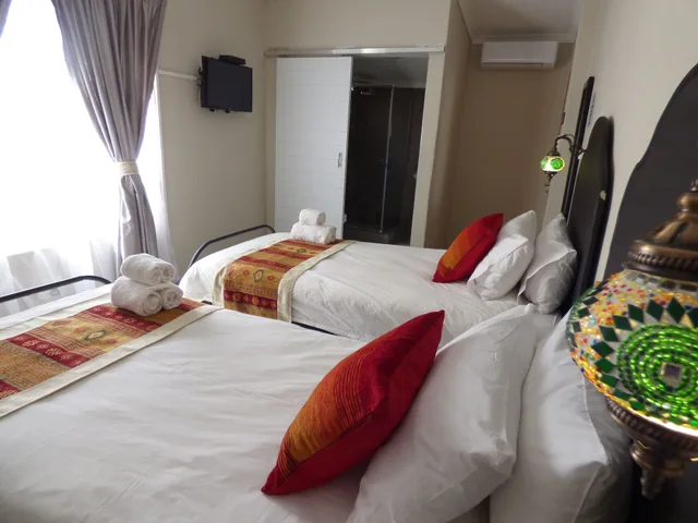 غرفة قياسية بسريرين منفصلين، Tsumeb Backpackers 4/10