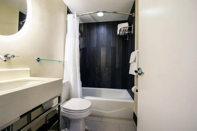 غرفة ديلوكس بسرير كوين، The Solita Soho Hotel An Ascend Hotel Collection Member 8/10