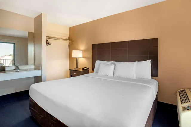 جناح، Econo Lodge Inn and Suites Resort Rehoboth Beach 2/4