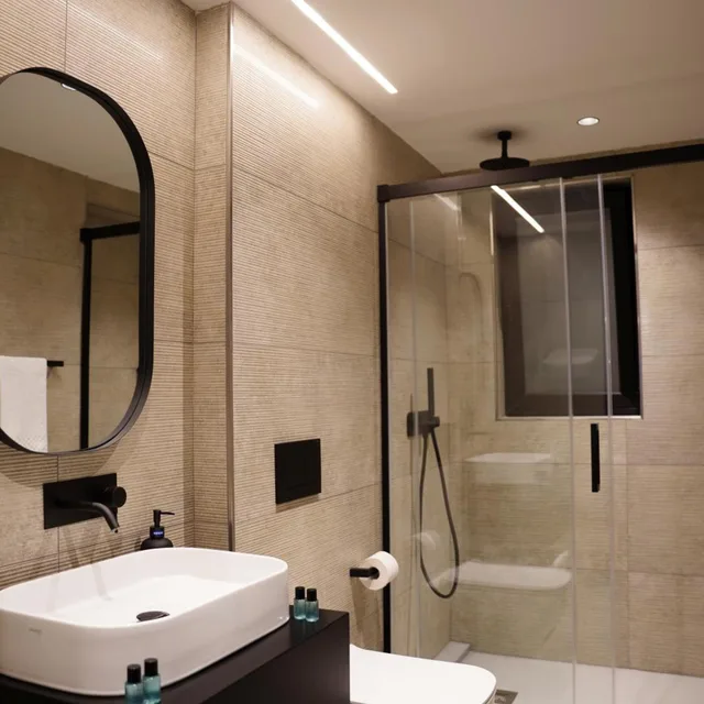 جناح بجاكوزي، The Londoner Hotel Sliema 10/10